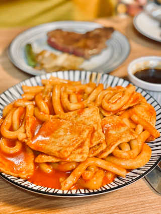 [홍코너떡볶이]옛날떡볶이 인기맛 4팩세트 — 4.5점을 준 리뷰어가 2019년 11월 올린 사용 사진