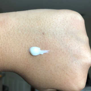 소프트 에어리 UV 에센스 SPF 50 PA ++++ — 5점을 준 리뷰어가 2019년 2월 올린 사용 사진