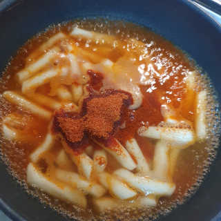 [홍코너떡볶이]옛날떡볶이 인기맛 4팩세트 — 5점을 준 리뷰어가 2019년 11월 올린 사용 사진