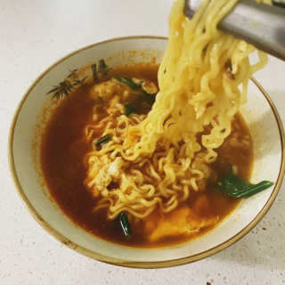 라면 그대로가 제일 맛있는 더엄마라면 — 4.5점을 준 리뷰어가 2019년 9월 올린 사용 사진
