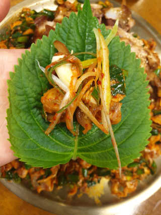 [동네맛집족발] 4개 족발 중 택1 — 5점을 준 리뷰어가 2020년 2월 올린 사용 사진
