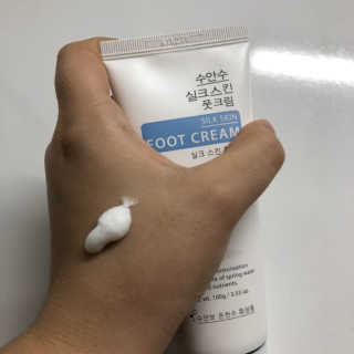 (주)에네스티 에네스티 수안수 실크스킨 풋크림 1+1 — 4점을 준 리뷰어가 2019년 10월 올린 사용 사진