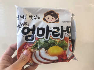 라면 그대로가 제일 맛있는 더엄마라면 — 3점을 준 리뷰어가 2019년 7월 올린 사용 사진