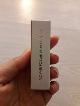 자빈드서울 플라워 포 미 벨벳 립스틱 — 3점을 준 리뷰어가 2019년 10월 올린 사용 사진