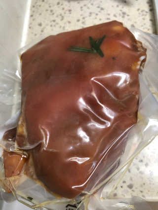 행복먹거리공작소 맥족. 맥주에 빠진 족발 550g + 마늘소스 70g — 5점을 준 리뷰어가 2020년 1월 올린 사용 사진