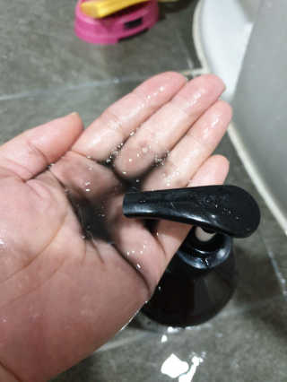 the naked object [탈모볼륨샴푸] 디블랙 팩 샴푸 — 4.5점을 준 리뷰어가 2019년 12월 올린 사용 사진