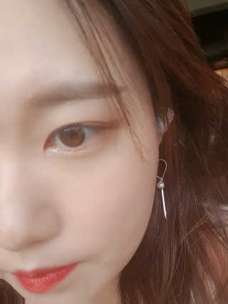 [블랙루즈] 펄블리 아이 글리터 4종 중 택 1 — 3점을 준 리뷰어가 2019년 8월 올린 사용 사진