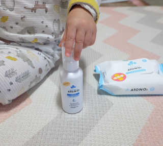 아토앤오투 휴대용 바른 손소독제 + 손입티슈 6세트 — 4.5점을 준 리뷰어가 2020년 2월 올린 사용 사진