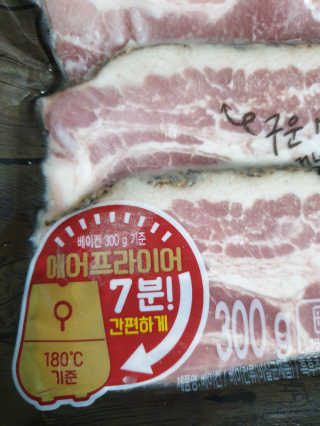 롯데푸드 라퀴진 베이컨 갈릭 앤 페퍼 2개 — 5점을 준 리뷰어가 2019년 6월 올린 사용 사진