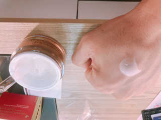 최윤하스텔라 최윤하 만물상 올인원 만능크림 — 5점을 준 리뷰어가 2019년 4월 올린 사용 사진