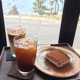 [카페콜로네이드] 아메리카노or라떼2잔+디저트1가지 — 4점을 준 리뷰어가 2019년 3월 올린 사용 사진