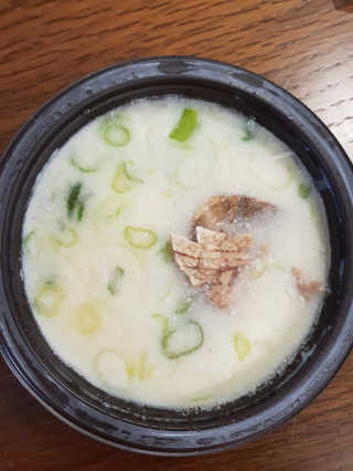 [풀무원] 사골곰탕국밥 황태해장국밥 — 5점을 준 리뷰어가 2018년 6월 올린 사용 사진