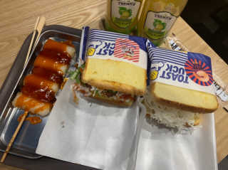 [토스트럭 강남역태극당점] 토스트2+소떡소떡+음료2 — 5점을 준 리뷰어가 2019년 10월 올린 사용 사진