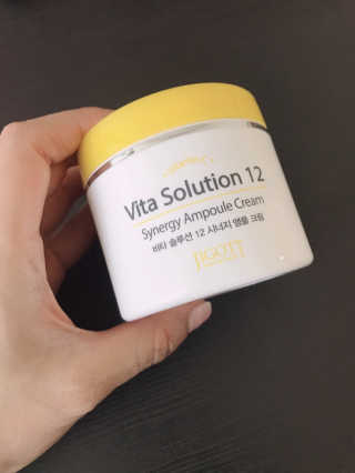 지고트 비타솔루션12 시너지 앰플 크림 100ml — 4점을 준 리뷰어가 2019년 6월 올린 사용 사진
