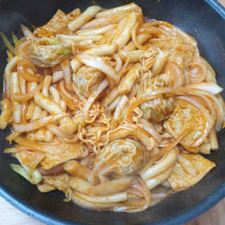 잠실맛집,홍코너떡볶이가우리집에[옛날맛,짜장맛옵션] — 4.5점을 준 리뷰어가 2019년 12월 올린 사용 사진