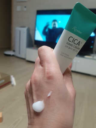 (주)에네스티 리마인 시카 플러스 핸드크림 1+1 — 4점을 준 리뷰어가 2019년 11월 올린 사용 사진
