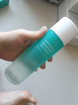 오지아이 워터 밤 모이스처 스킨 에센스 180ml — 5점을 준 리뷰어가 2020년 1월 올린 사용 사진