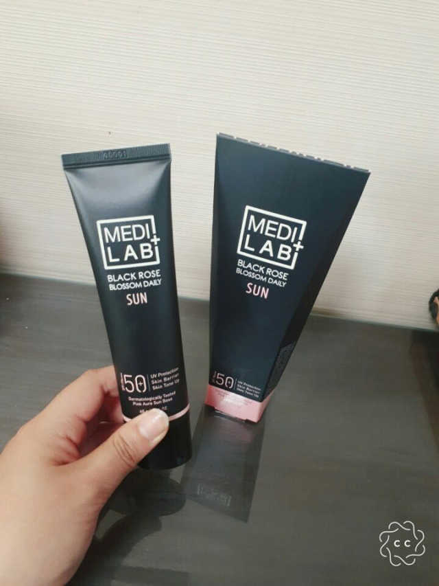 메디 랩 블랙로즈 블로썸 데일리 선 60g 리뷰 사진