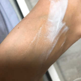 (주)에네스티 에네스티 수안수 실크스킨 풋크림 1+1 — 5점을 준 리뷰어가 2019년 9월 올린 사용 사진