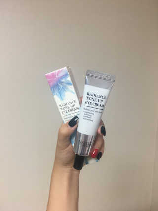 보나쥬르 래디언스 톤업 아이크림 30ml — 4.33점을 준 리뷰어가 2018년 8월 올린 사용 사진