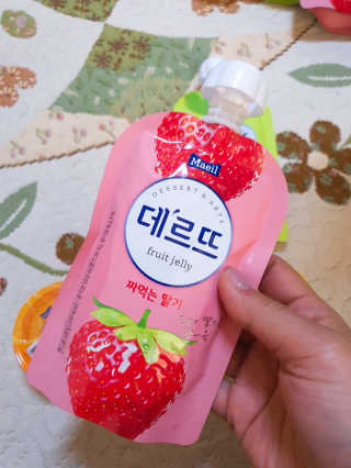 데르뜨 떠먹는 과일 3종, 짜먹는 과일 2종 총 10개 체험 — 5점을 준 리뷰어가 2020년 3월 올린 사용 사진