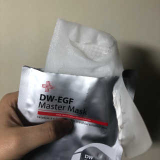 이지듀 피부재생 긴급처방 DW-EGF 마스터 마스크 — 4.83점을 준 리뷰어가 2018년 4월 올린 사용 사진