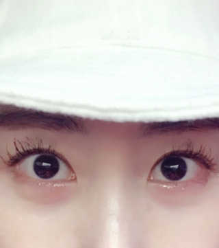 [블랙루즈] 펄블리 아이 글리터 2종 — 3.5점을 준 리뷰어가 2019년 1월 올린 사용 사진