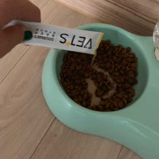 베츠 고메스톡 2종 강아지츄르 사료, 물 전용토핑육수 — 5점을 준 리뷰어가 2019년 7월 올린 사용 사진