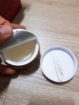 최윤하스텔라 최윤하 만물상 올인원 만능크림 — 4.33점을 준 리뷰어가 2018년 11월 올린 사용 사진