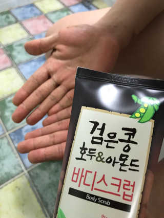 정글트리 검은콩 호두 아몬드 바디스크럽 — 5점을 준 리뷰어가 2018년 3월 올린 사용 사진