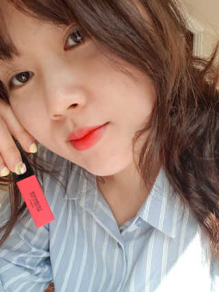 우드버리 울트라 에이치디 스무디 벨벳 틴트 — 5점을 준 리뷰어가 2019년 6월 올린 사용 사진