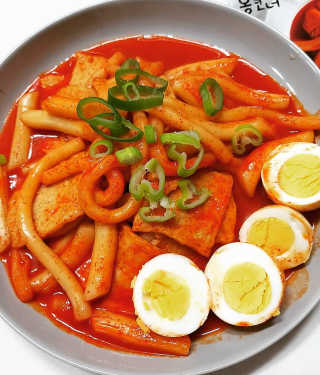 잠실맛집,홍코너떡볶이가우리집에[옛날맛,짜장맛옵션] — 5점을 준 리뷰어가 2019년 12월 올린 사용 사진