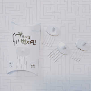 프리젠트 벽지핀 돼지 화이트 3P — 4점을 준 리뷰어가 2017년 1월 올린 사용 사진