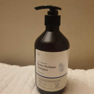달리프 베러 퍼퓸 샴푸 1000ml 레이니데이 or 일랑로즈 — 5점을 준 리뷰어가 2020년 2월 올린 사용 사진