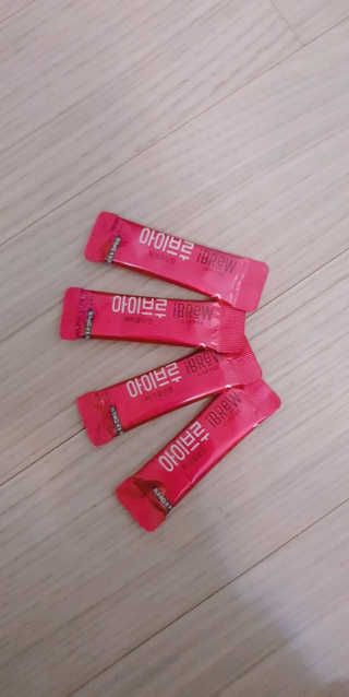 한국맥널티 아이브루 헤이즐넛향 100T — 5점을 준 리뷰어가 2019년 10월 올린 사용 사진
