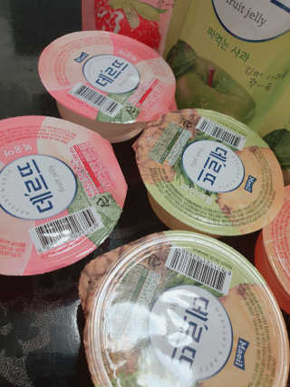 데르뜨 떠먹는 과일 3종, 짜먹는 과일 2종 총 10개 체험 — 4점을 준 리뷰어가 2020년 3월 올린 사용 사진