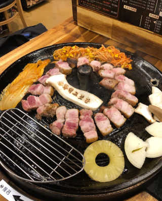 [화덕고깃간 마곡발산점] 화덕삼겹살2인분 — 5점을 준 리뷰어가 2019년 8월 올린 사용 사진