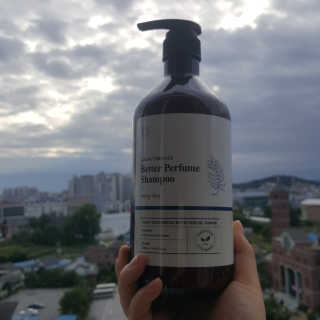 달리프 베러 퍼퓸 샴푸 1000ml 레이니데이 or 일랑로즈 — 5점을 준 리뷰어가 2018년 9월 올린 사용 사진