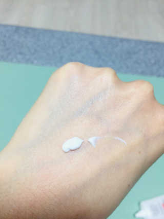 지고트 화이트닝 유브이 썬블럭 크림 70ml,1+1 — 5점을 준 리뷰어가 2019년 5월 올린 사용 사진