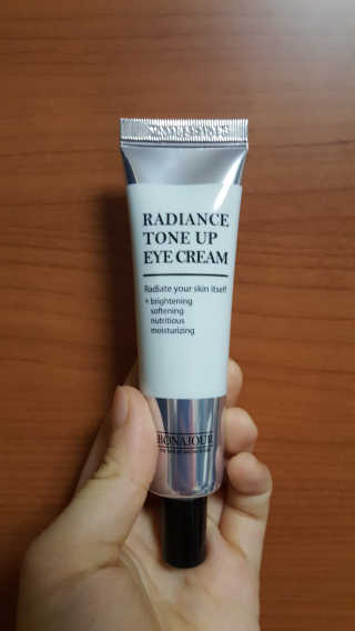 보나쥬르 래디언스 톤업 아이크림 30ml — 4.83점을 준 리뷰어가 2018년 8월 올린 사용 사진