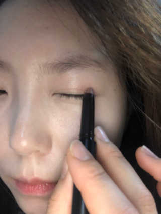 헤이미쉬 데일리즘 코랄릭 스틱 아이 섀도우 — 4점을 준 리뷰어가 2018년 3월 올린 사용 사진