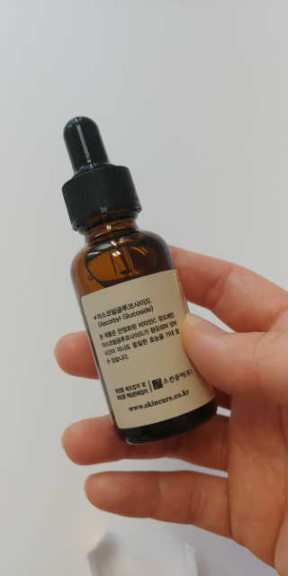 [스킨큐어] 산다화 비타민C 화이트닝 에센스 30ml — 5점을 준 리뷰어가 2019년 7월 올린 사용 사진