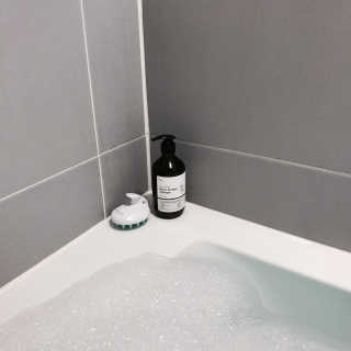달리프 베러 퍼퓸 샴푸 1000ml 레이니데이 or 일랑로즈 — 4.5점을 준 리뷰어가 2020년 2월 올린 사용 사진