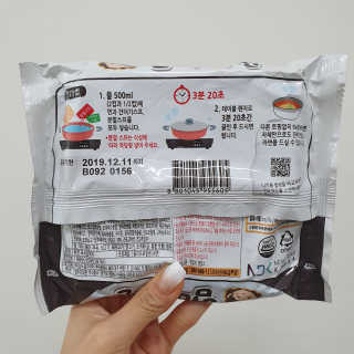 라면 그대로가 제일 맛있는 더엄마라면 — 5점을 준 리뷰어가 2019년 7월 올린 사용 사진