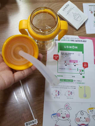 유비맘 샘방지 PPSU 빨대컵_컬러 랜덤 발송 — 5점을 준 리뷰어가 2020년 3월 올린 사용 사진