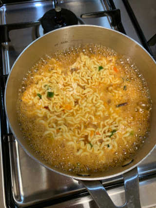 라면 그대로가 제일 맛있는 더엄마라면 — 4점을 준 리뷰어가 2019년 7월 올린 사용 사진