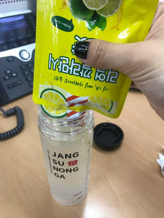 장수농가 리얼깔라만시 원샷 50ml 10팩+보틀 — 5점을 준 리뷰어가 2019년 4월 올린 사용 사진