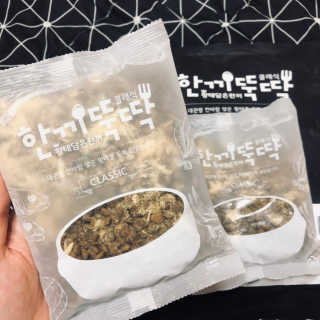 [펫토리아] 맛도 영양도 BEST 한끼뚝딱 강아지 사료 — 5점을 준 리뷰어가 2018년 12월 올린 사용 사진