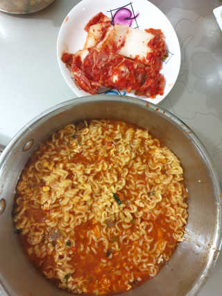 라면 그대로가 제일 맛있는 더엄마라면 — 4점을 준 리뷰어가 2019년 9월 올린 사용 사진