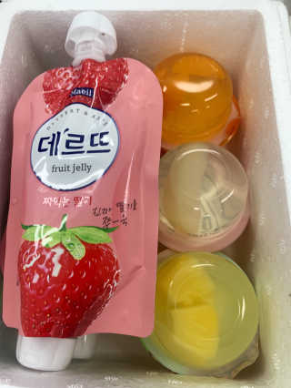 데르뜨 떠먹는 과일 3종, 짜먹는 과일 2종 총 10개 체험 — 5점을 준 리뷰어가 2020년 3월 올린 사용 사진